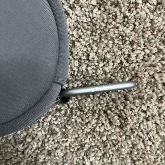 Beats by Dre Headphones Case (Soft Case w/ Inside Pocket) Gray with Red Accents - Picture 5 of 5